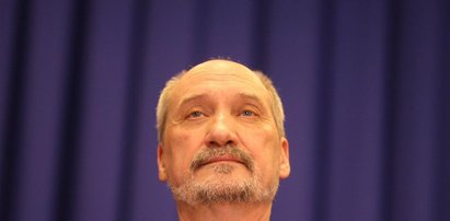 Macierewicz straciłby prawko! Gdyby nie...