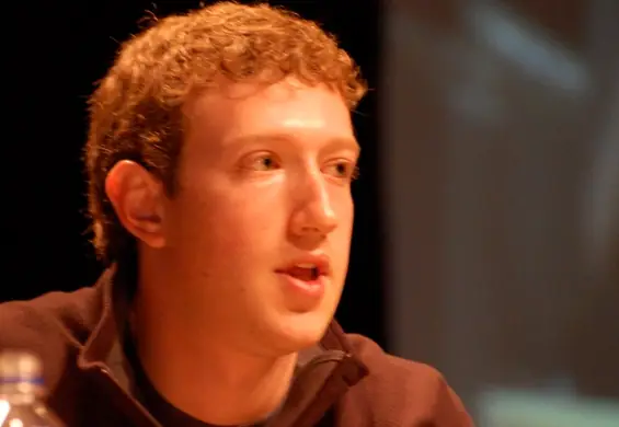 Mark Zuckerberg zakleił swoją kamerkę w laptopie taśmą. Może i ty powinieneś?