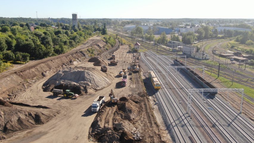 Olsztyn Główny – obok przejeżdżających pociągów powstaje nowa stacja [NOWE ZDJĘCIA]