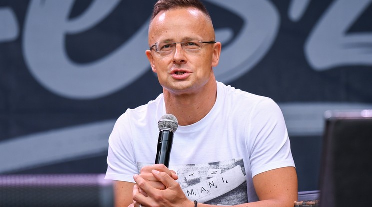 Szijjártó Péter külgazdasági és külügyminiszter felszólal A magyar külpolitika és külgazdaság kihívásai című beszélgetésen az esztergomi Mathias Corvinus Collegium Feszten / Fotó: MTI/Illyés Tibor