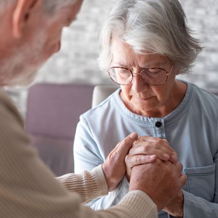 A demenciával foglalkozó ápoló elmondja, hogy jelezheti szerettének azt, ha gyanús a viselkedése
