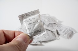 Wiele osób wyrzuca je do kosza choć te saszetki mają rewelacyjne zastosowanie