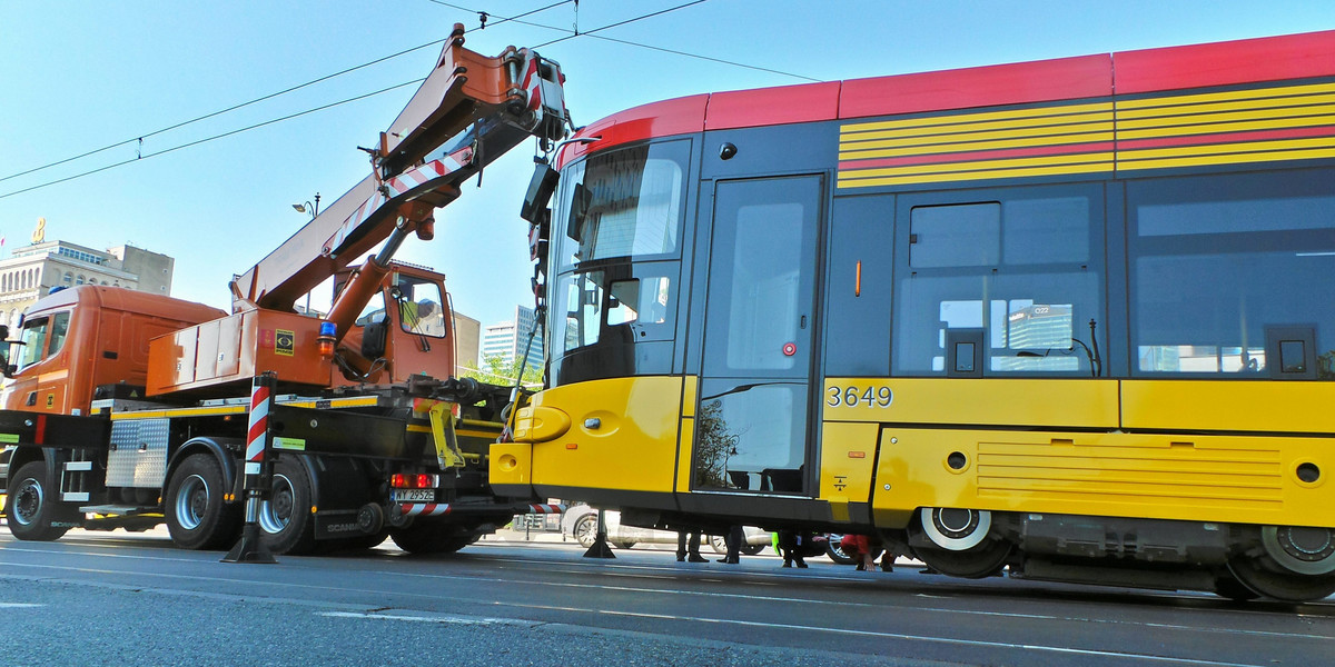 Wykolejony tramwaj w Warszawie