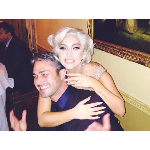 Lady Gaga i Taylor Kinney w chwilę po zaręczynach