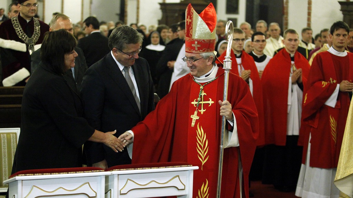 Kilkudziesięciu biskupów koncelebrowało mszę św. z udziałem nuncjusza apostolskiego w Polsce abp. Celestino Migliore w archikatedrze warszawskiej. W mszy uczestniczył prezydent Bronisław Komorowski.