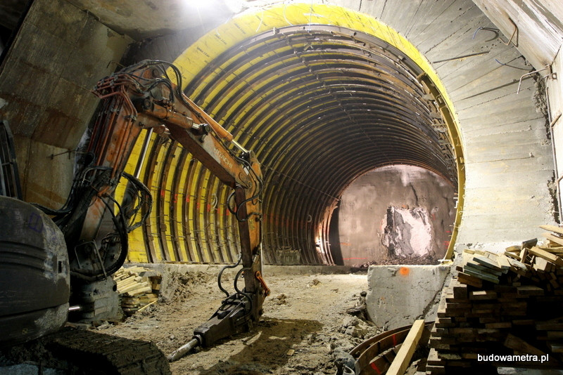 II linia metra: co się dzieje pod tunelem Wisłostrady?