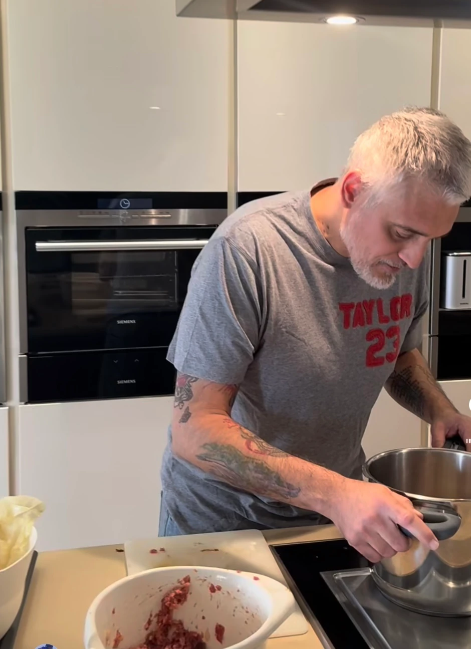 Čeda Jovanović zavija sarme