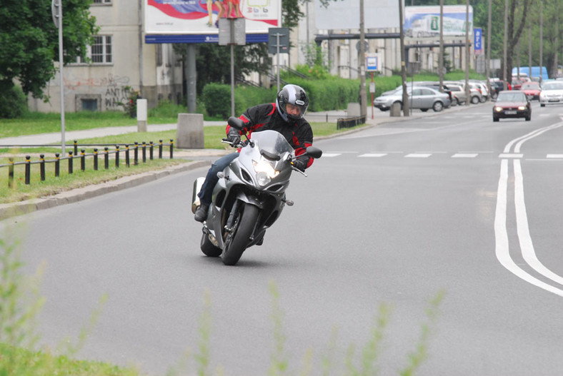 Suzuki GSX 1250FA:  Bandyta, z którym da się zaprzyjaźnić