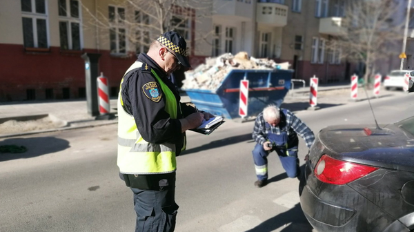 Tylko w zeszłym roku poznańska straż miejska doprowadziła do wywiezienia 793 wraków. Jak się okazuje, większość z nich usunęli sami właściciele.