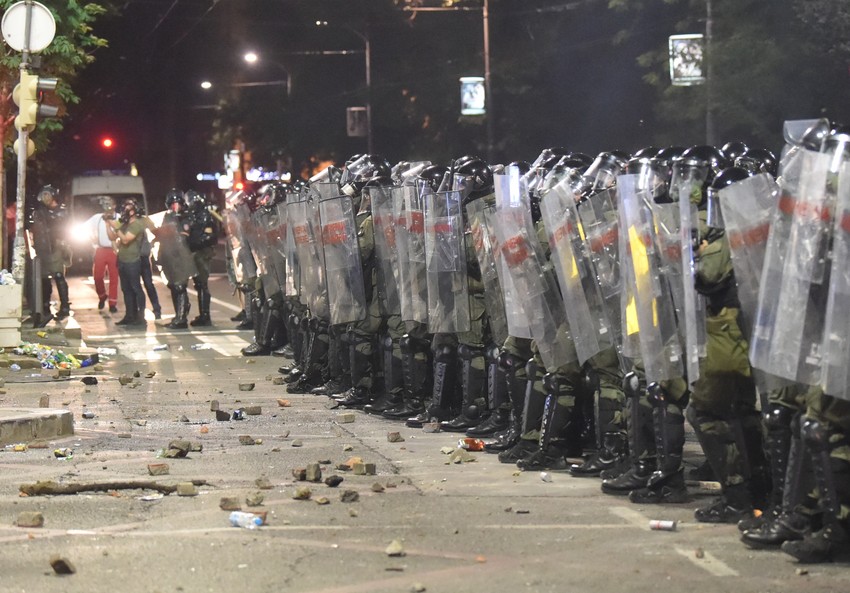 Policija nije odgovorila ni na kamenioce