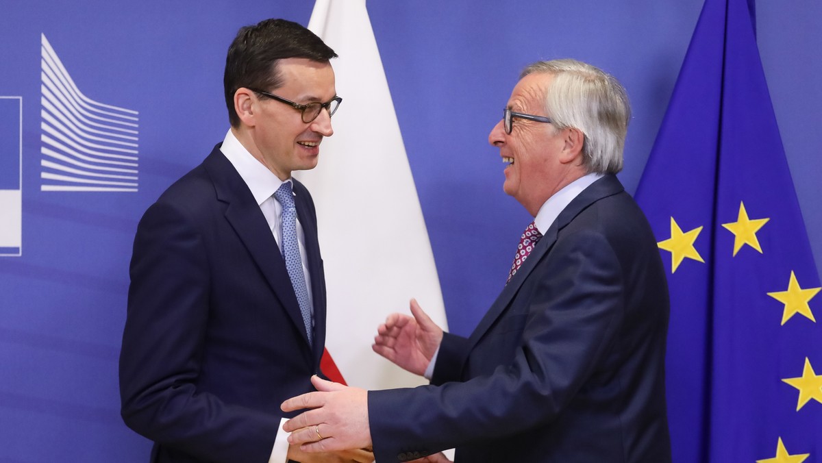 - Wierzę, że przedstawienie naszych racji i naszego całościowego patrzenia na system wymiaru sprawiedliwości trafi do Komisji Europejskiej - mówił w Brukseli premier Mateusz Morawiecki po spotkaniu z szefem KE Jean-Claude'em Junckerem.