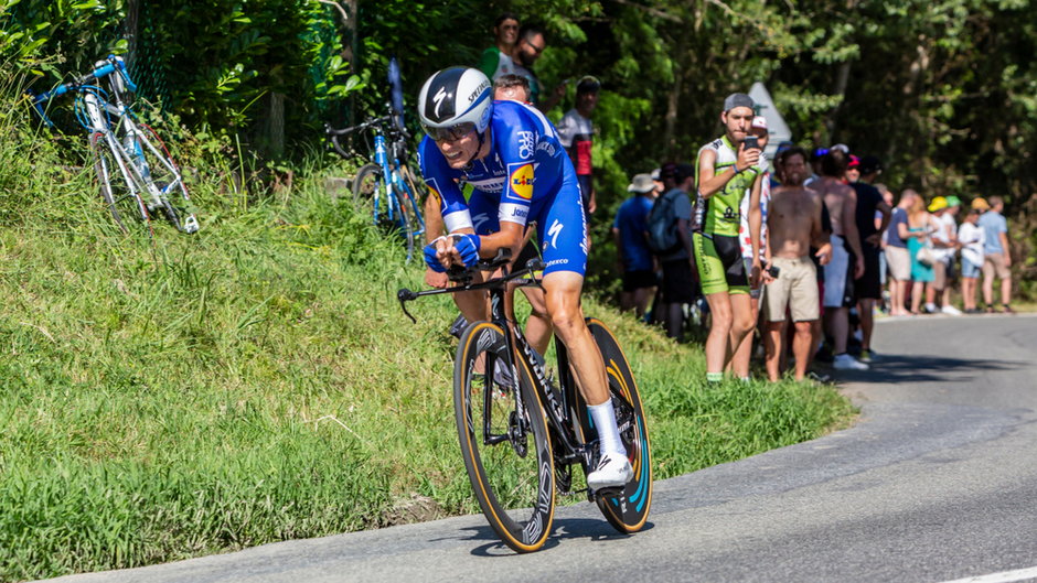 Enric Mas podczas wyścigu Tour de France 2019