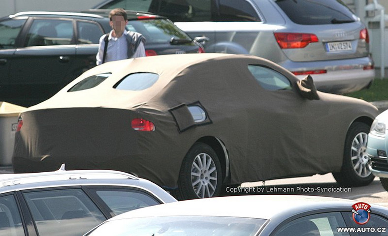 Zdjęcia szpiegowskie: Nowe Audi A4 tak usportowione jak BMW serii 3