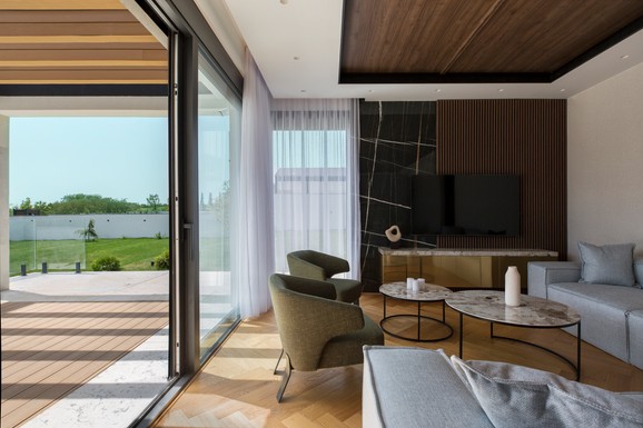 Doručak uz pogled na šumu, a popodne na bazenu! Kosmaj postao centar luksuza: Pogledajte kako izgleda porodična kuća koja je spojila tradiciju i vrhunski dizajn (FOTO)