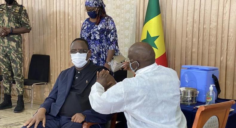 Macky Sall se vaccine contre la Covid-19