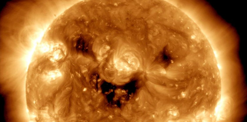 Słońce się do nas uśmiecha? NASA uchwyciła na zdjęciu niezwykły fenomen
