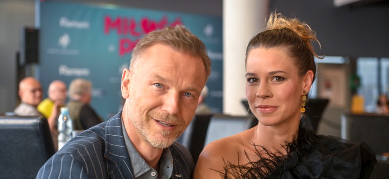 Osobliwe wyznanie gwiazdy "M jak miłość". Mówi żonie "kogo łapał za tyłek"