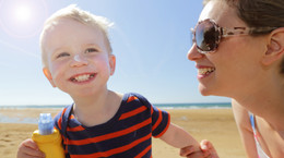 Uczulenie na słońce u dzieci - jak sobie z nim radzić? Objawy i przyczyny alergii