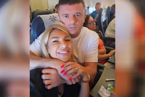JOVANU JEREMIĆ TIGAR ODVEO NA LUKS ODMOR Razmenjuju nežnosti pred punom plažom, on go do pojasa, a njen kupaći svi komentarišu