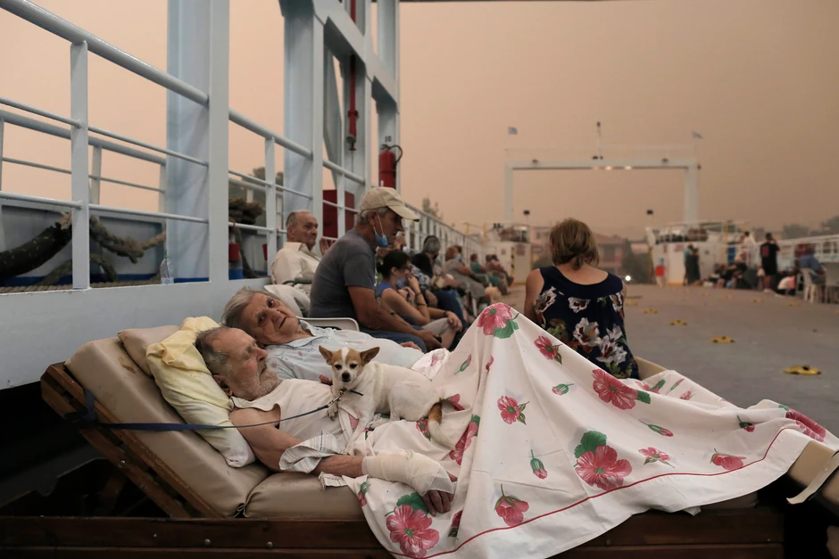 Grci su organizovali evakuaciju svih koji to žele