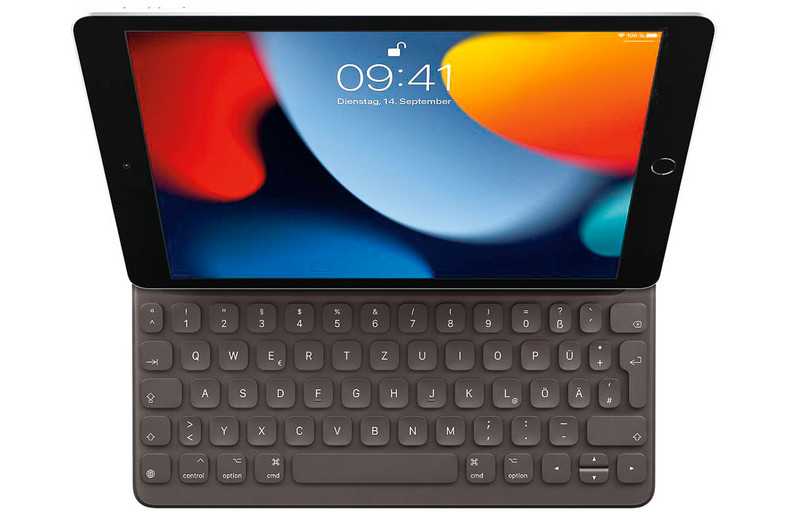 Wygodniejsza praca: przez akcesoryjną klawiaturę jak Smart Keyboard dla iPada (749 zł) tablet zmienia się w mały notebook 