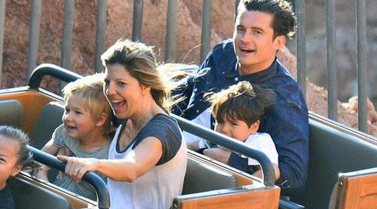 Vicces! Őrült jót bulizott Orlando Bloom Disneyland-ben