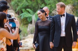 "Wciąż ma ciążę wypisaną na twarzy". Internauci komentują wygląd księżnej Meghan na premierze "Króla Lwa". FOTO