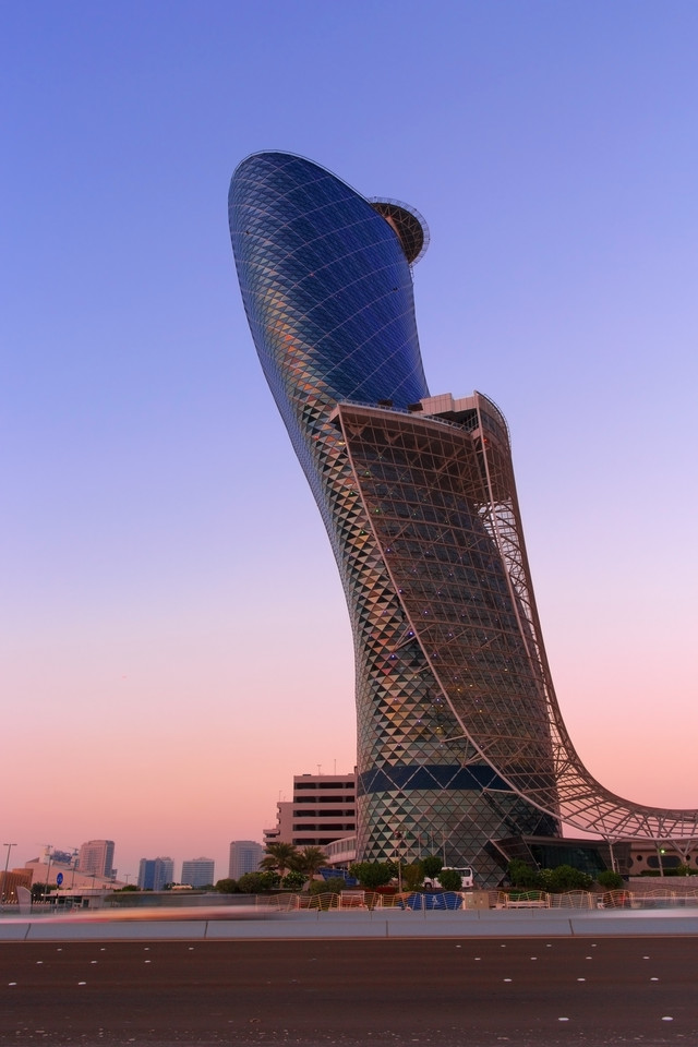 Capital Gate, Abu Dhabi, Zjednoczone Emiraty Arabskie