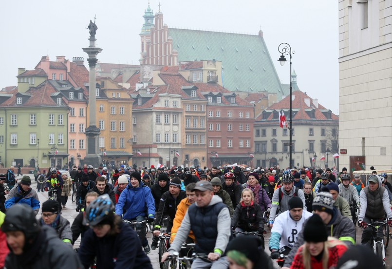 Warszawska Masa Krytyczna 2014 pamięci Żołnierzy Wyklętych startuje z Placu Zamkowego w Warszawie
