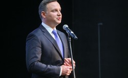 Najlepsze notowania prezydenta, ale pogorszyła się ocena TK. SONDAŻ CBOS