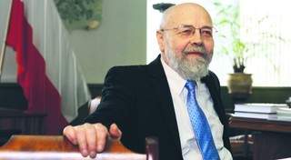 Dominacja urzędników nad sędziami to cecha zaborców