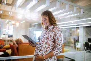 Zatrudnianie kobiet ryzykiem dla firmy? [WYWIAD]