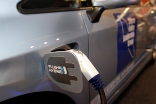 Auta bez akcyzy tylko dla bogatych. Analizujemy ustawę o elektromobilności