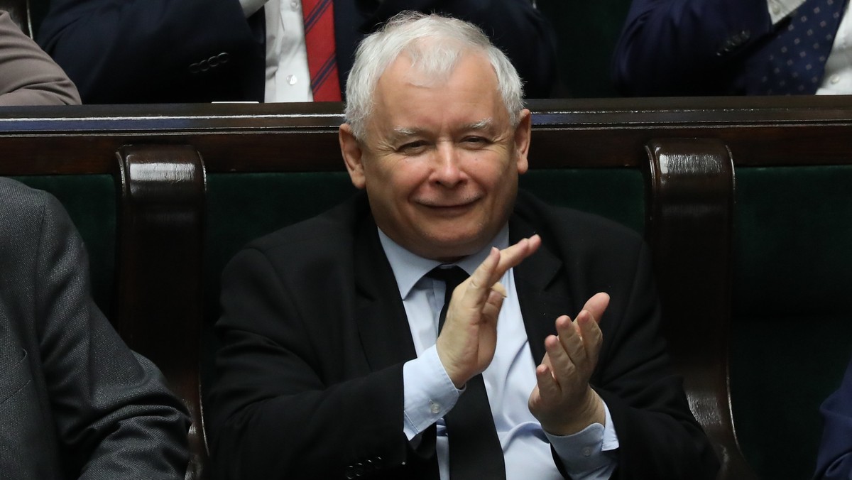 Jarosław Kaczyński dostał z Sejmu odprawę, która związana jest z przejściem na emeryturę - informuje "Rzeczpospolita". Prezes PiS otrzymał 30 tysięcy złotych.