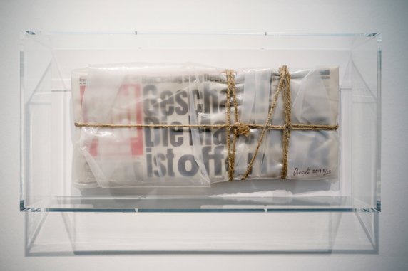 "Wrapped Bild-Zeitung (13.8.1961), Mauerbau" Christo