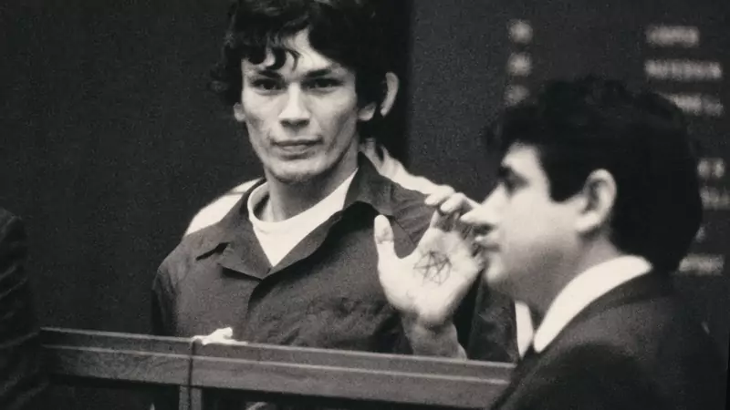 Ramirez był satanistą, co chętnie podkreślał na miejscach zbrodni i sali sądowej, fot. Netflix