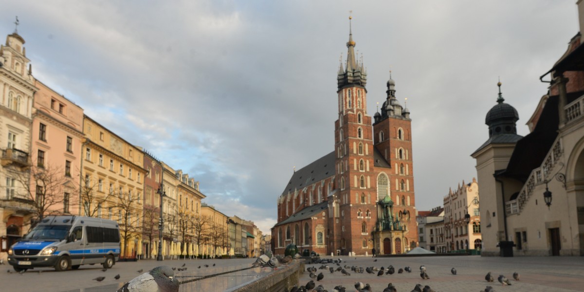 Wprowadzenie jednego ze stanów nadzwyczajnych umożliwiłoby każdemu, w tym także przedsiębiorcom uzyskanie od państwa odszkodowania za stratę majątkową poniesioną w następstwie ograniczenia ich praw obywatelskich w czasie stanu nadzwyczajnego, co nie jest możliwe w przypadku ogłoszenia wyłącznie stanu epidemii .