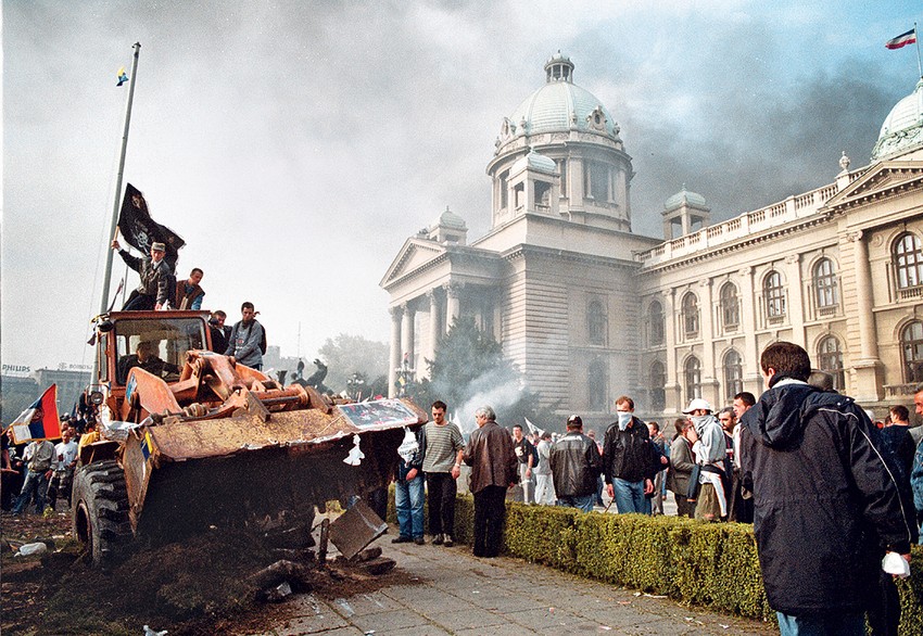 Slike 5. oktobra 2000. godine