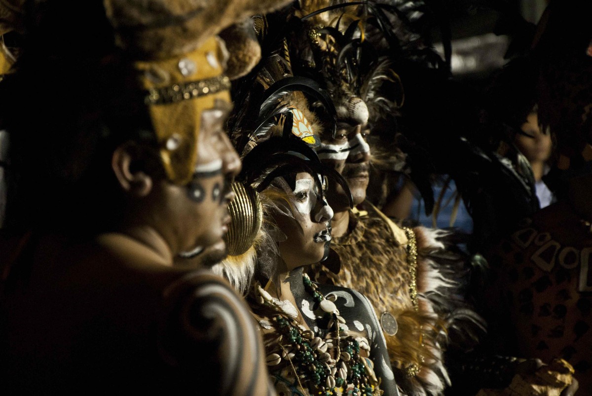 Ludzie biorący udział w rytuale Majów w mieście Merida w Meksyku