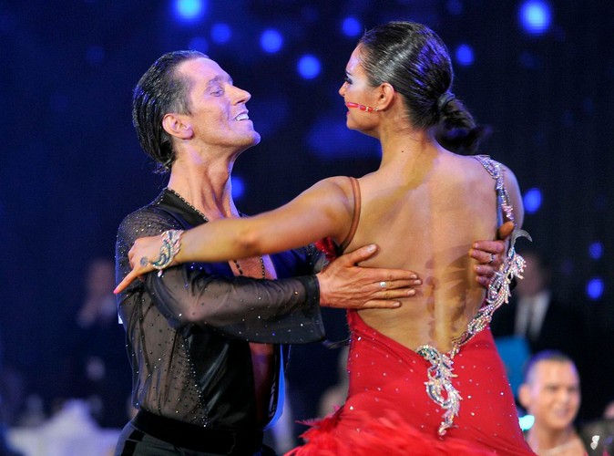 Robert Kochanek z partnerką