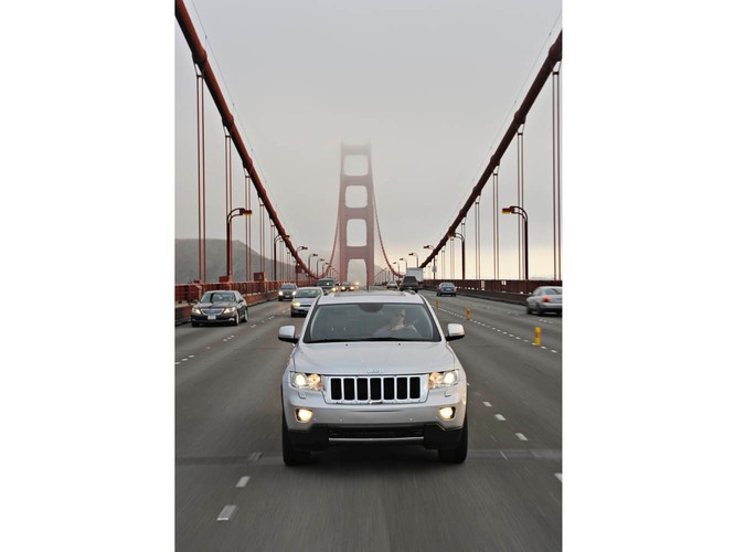 Jeep to ikona samochodów 4x4. Teraz słynna marka nabiera sił pod skrzydłami Fiata. W Polsce pojawiły się właśnie nowości amerykańskiej legendy bezdroży - oto Jeep Wrangler Unlimited i Jeep Grand Cherokee...