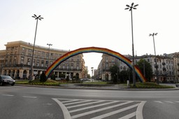 Pierwsza próba podpalenia tęczy na pl. Zbawiciela