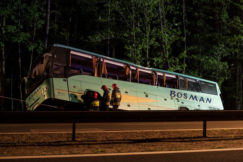 Wypadek autokaru z dziećmi