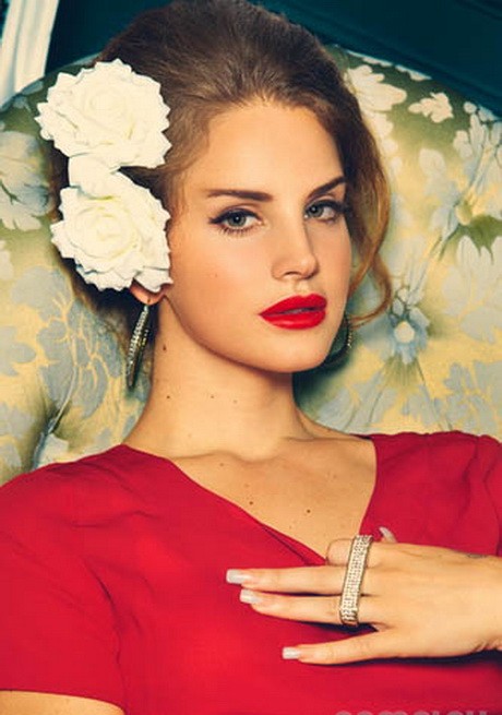 Lana Del Rey és a műköröm