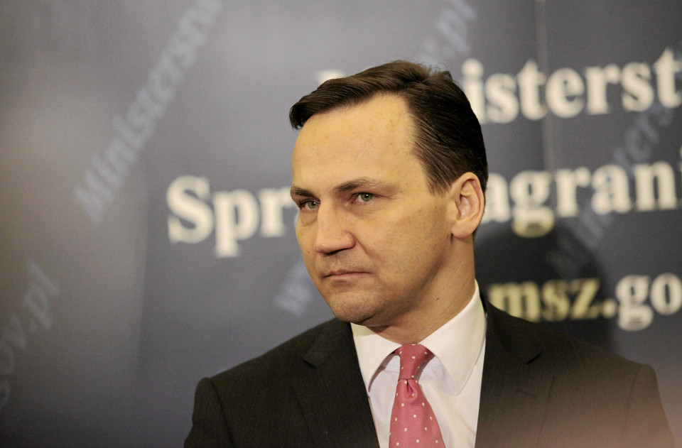 Radosław Sikorski (szef MSZ) złożył ślubowanie 6 listopada 2007 roku - jego licznik zatrzymał się na jedynce, fot. Franciszek Mazur/Agencja Gazeta
