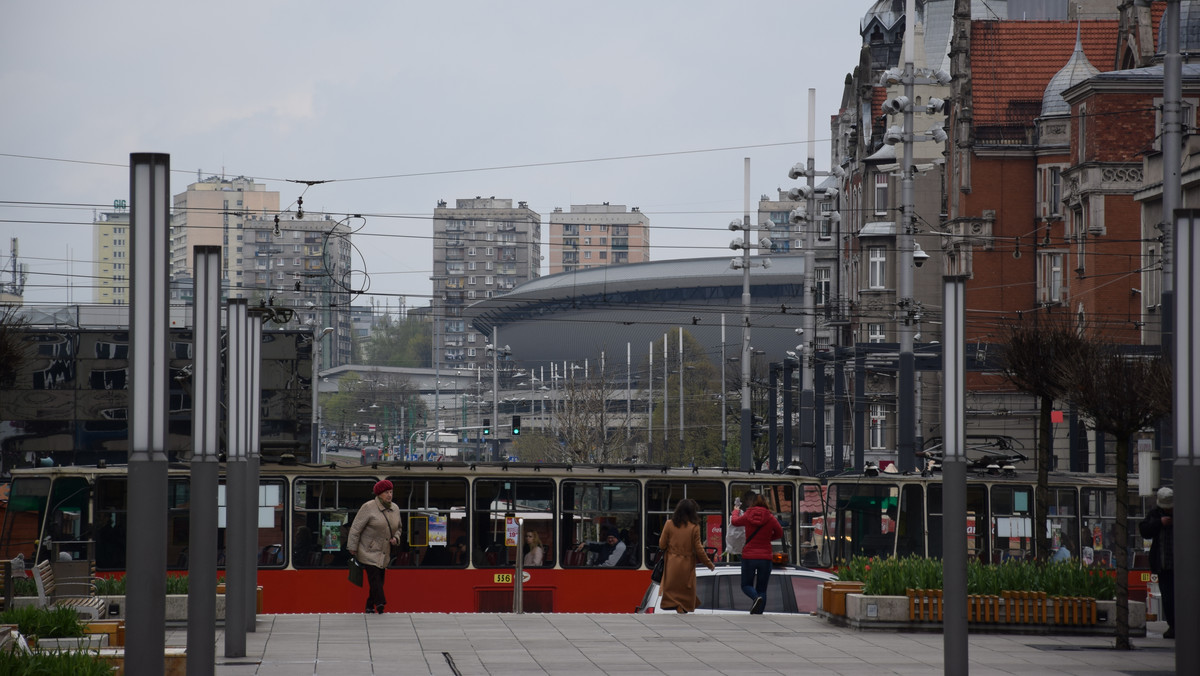 Opóźni się otwarcie nowej linii tramwajowej w Katowicach – informuje katowicki magistrat. Miasto tłumaczy ten fakt próbą wypracowania kompromisu z mieszkańcami i zmianami na etapie wyznaczania przebiegu trasy. Tramwaj na południe ma być szybką drogą transportu między centrum a południowymi dzielnicami.