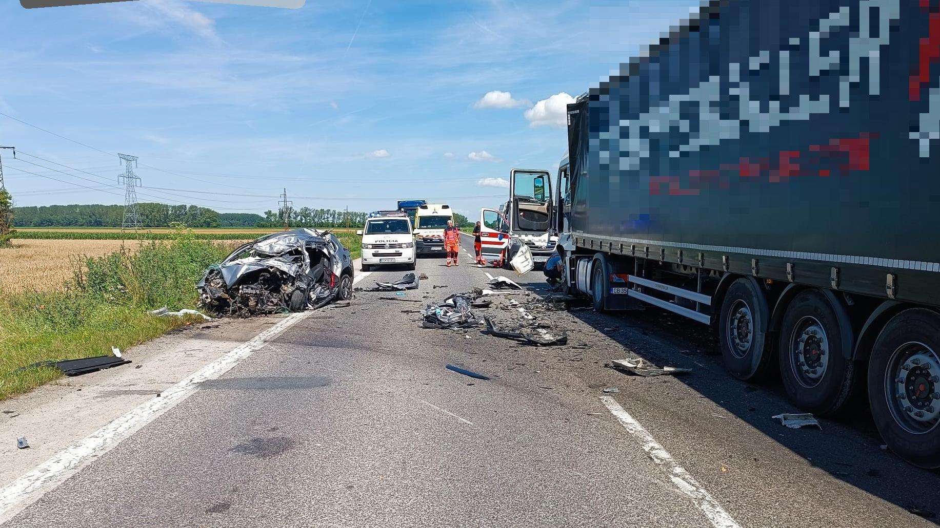 Smrteľná zrážka s kamiónom: Vodička († 30) nemala šancu prežiť, mrazivá FOTO auta