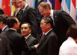 Tusk na azjatyckim szczycie. Nawiązywał do Marka Twaina