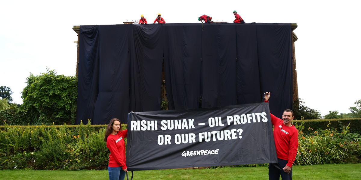 Protest Greenpeace na terenie posiadłości Rishiego SUnaka