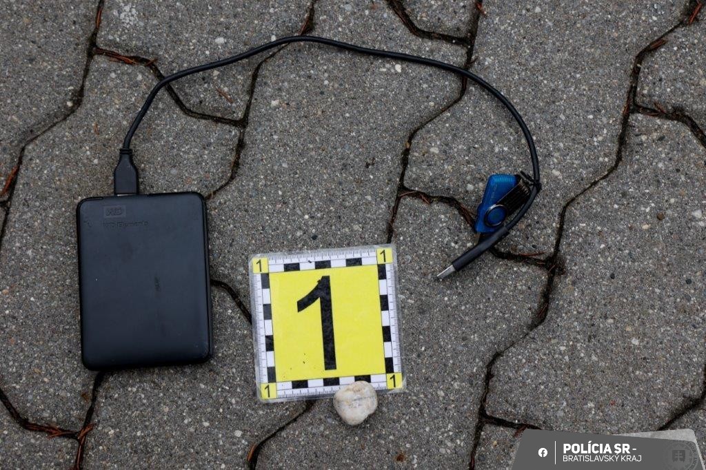 Polícia obvinila ženu z Bratislavy a tri obchodné spoločnosti za daňový podvod.